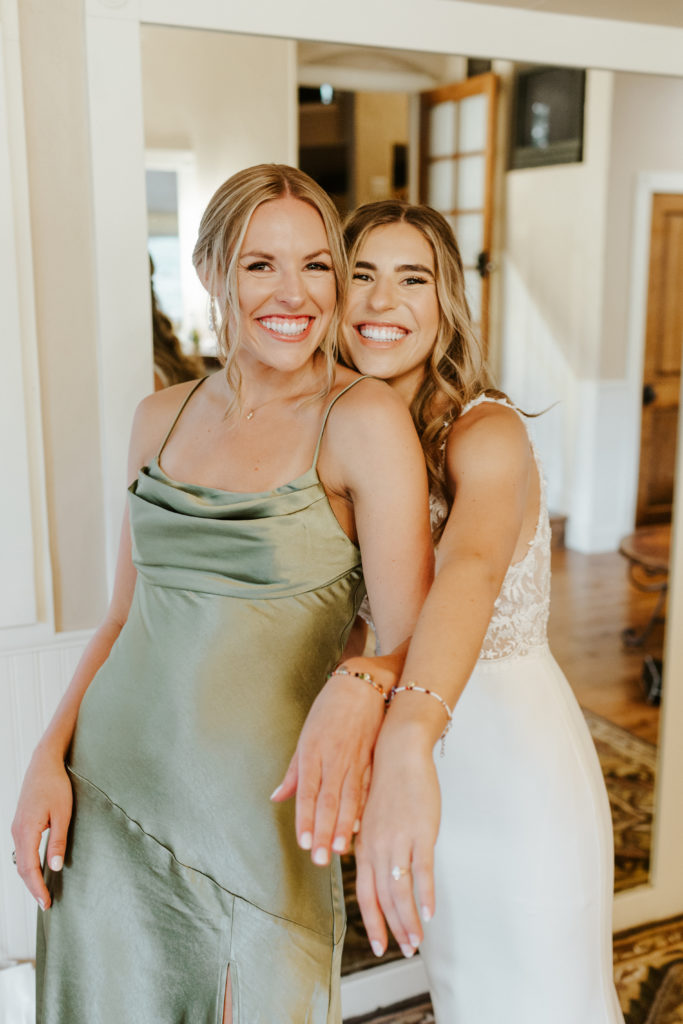 bride and sister matching jewelry for wedding party gifts